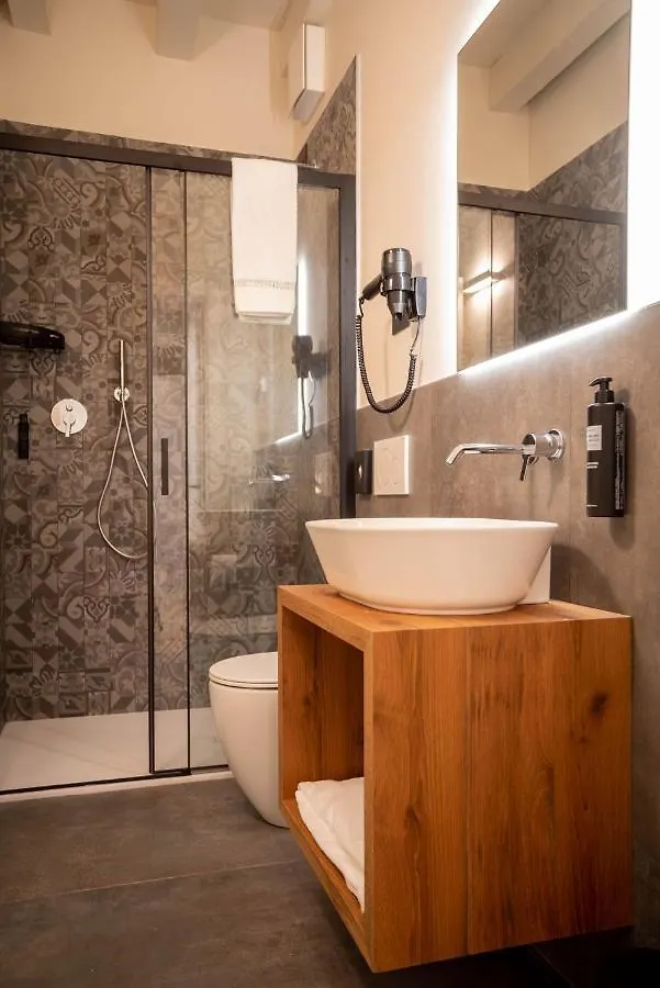 Calcirelli Suites Verona 2*,  Italy