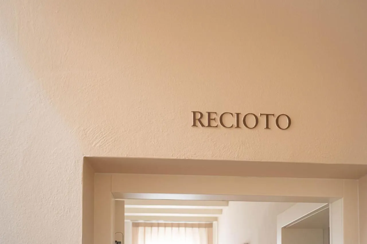 Calcirelli Suites Verona 2*,