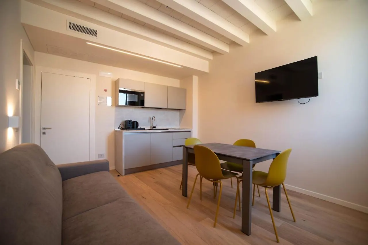 Calcirelli Suites Verona 2*,  Italy