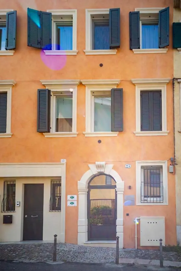 Calcirelli Suites Verona 2*,